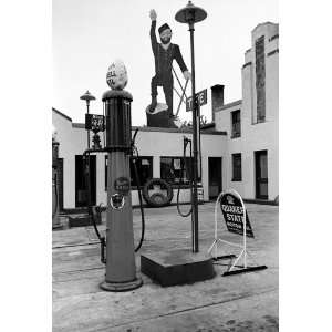  Paul Bunyan at a Shell Station, Bemidji, Minnesota, 1939 