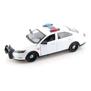 Ford Police Interceptor 1/24 All White Toys & Games