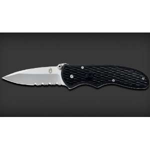  Gerber ® Fast Draw™ Serrated Edge Folding Knife