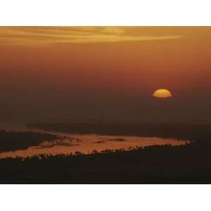  Sunrise over the Nile River in the Valley of the Kings 