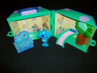 2003 Nick Jr. Blues Clues room playset comes with Blues Clues figure 