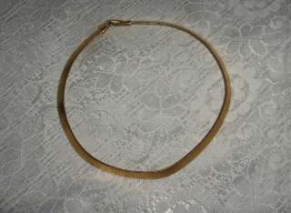 Up for sale is a beautiful vintage gold tone ¼” wide band necklace 