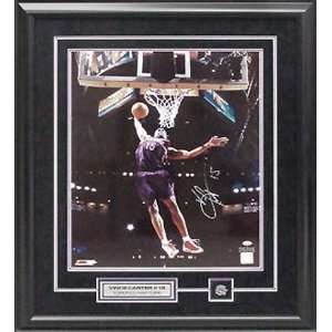  Vince Carter Autographed/Hand Signed 16 x 20 Plate & Pin 
