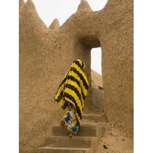 Woman outside Mud Mosque in Segoukoro, Segou, Mali Premium 