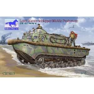   LWS) Mid Production WWII Amphibious Tracked Vehicle Kit Toys & Games