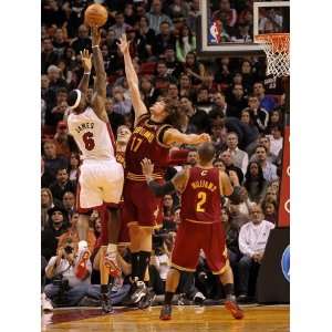 Cleveland Cavaliers v Miami Heat LeBron James and Anderson Varejao 