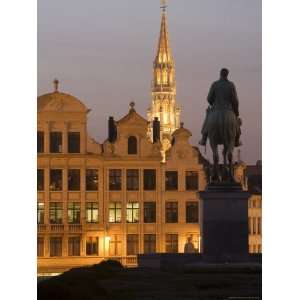  Hotel De Ville and St. Michael Statue at Dusk, Brussels 