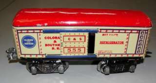  TRAINS 555 RED ROOF REFRIGERATOR CAR 8 WHEEL  ONE WAY AUTO COUPLERS 