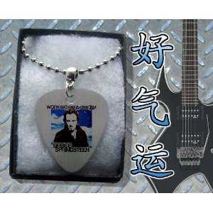   Springsteen Working Metal Guitar Pick Necklace Boxed Electronics