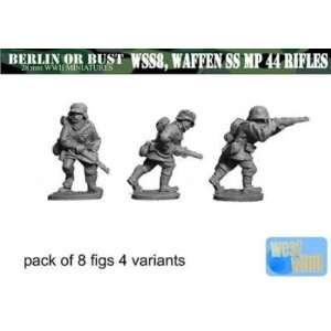  Berlin or Bust SS Troopers with Rifles Toys & Games