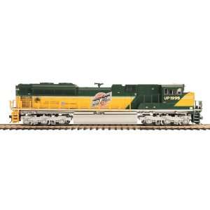  HO SD70ACe w/NMRA Socket, C&NW/Heritage #1995 Toys 