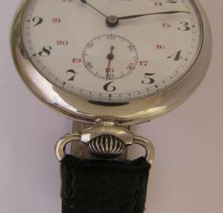   hours dial is porcelain original very good with reparation between 1