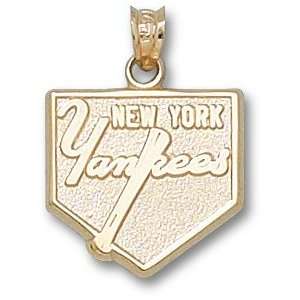  New York Yankees Solid 14K Gold Yankees Home Plate 5/8 