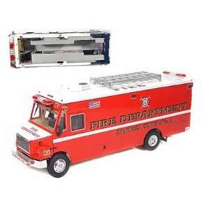   Freightliner MT 55 EMT Version 1/32 Red Fire Department Toys & Games