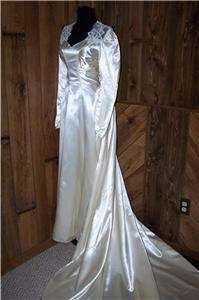 Vintage ivory Satin & Lace 40s WWII wedding gown long train fitted 