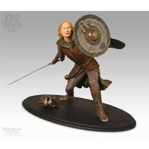   Eowyn as Dernhelm with Sword and Shield Figure Sideshow Collectibles