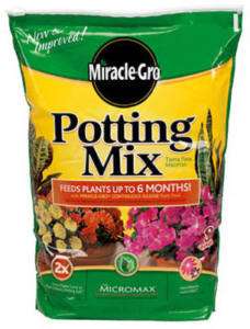   Miracle Gro 8 quart Premium Potting Soil Mix 76278300 w Plant Food