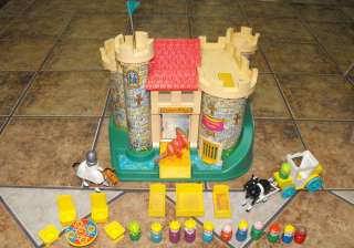 VINTAGE FISHER PRICE LITTLE PEOPLE PLAY FAMILY 993 1974 CASTLE LOT 